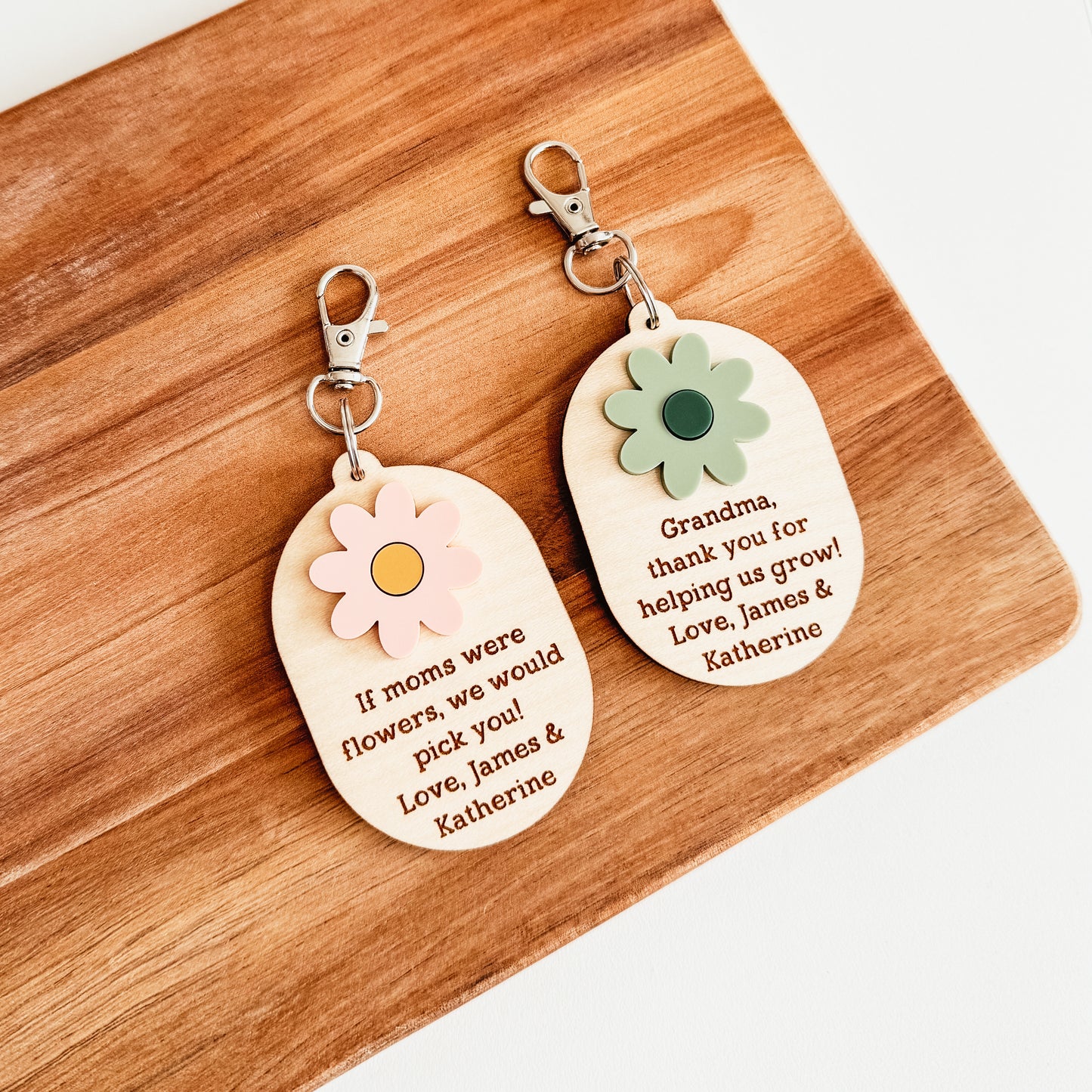 3D Daisy Mom/Grandma Keychain