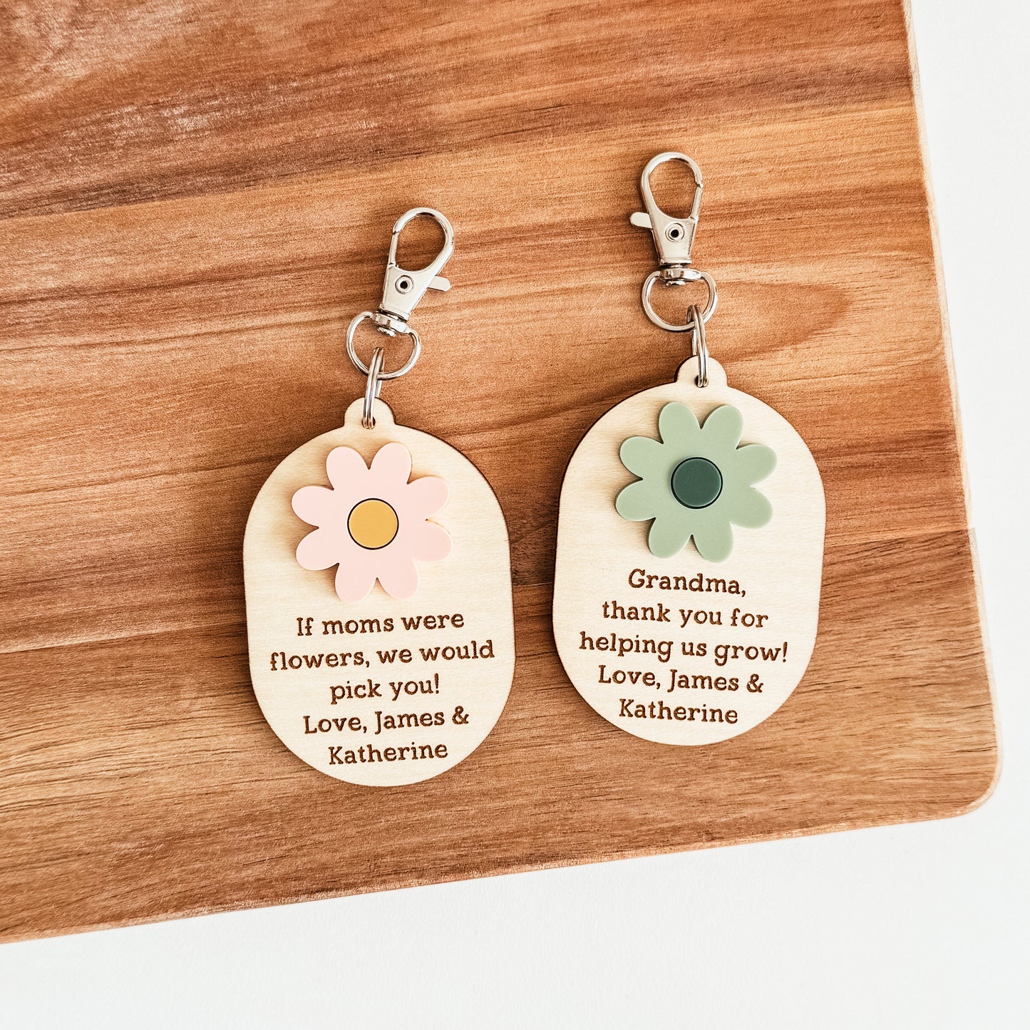 3D Daisy Mom/Grandma Keychain