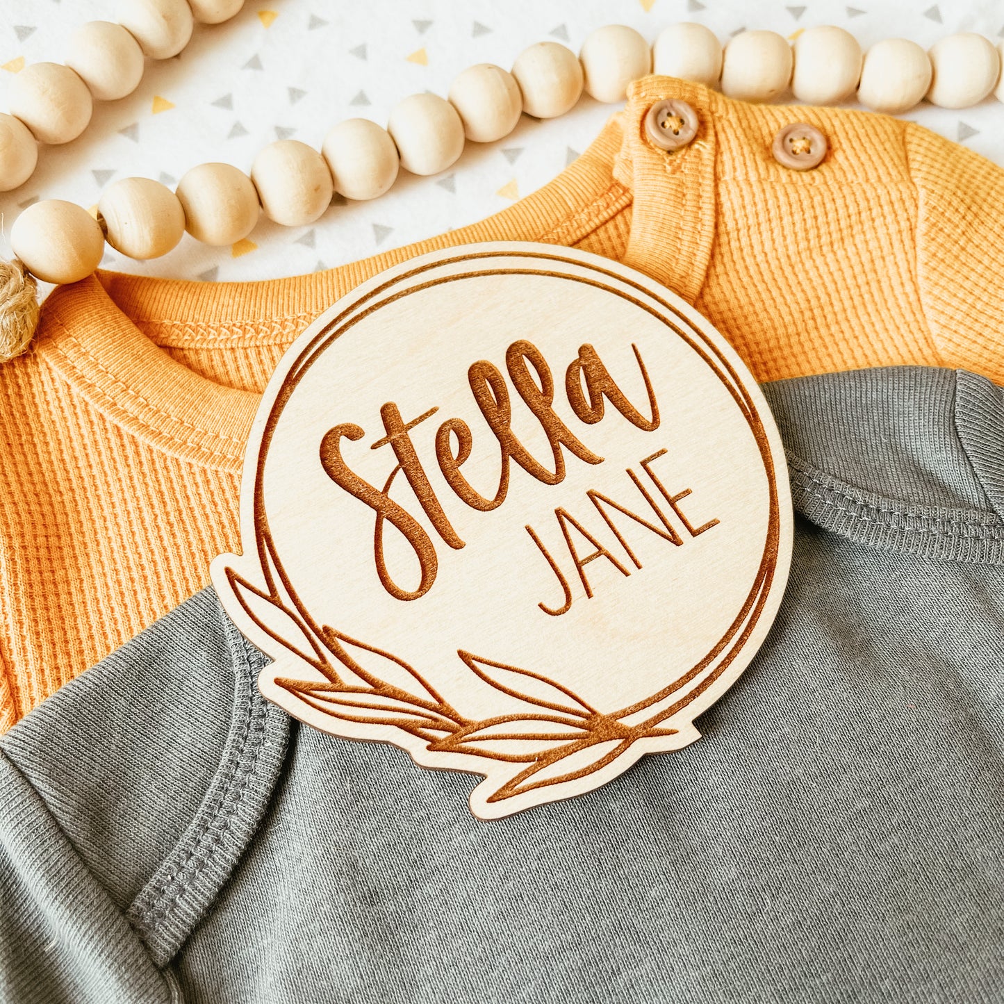 Baby Birth Announcement Sign - Leaf Frame Round