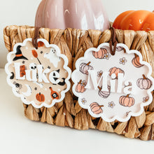 Load image into Gallery viewer, 3D Layered Halloween Scallop Tag