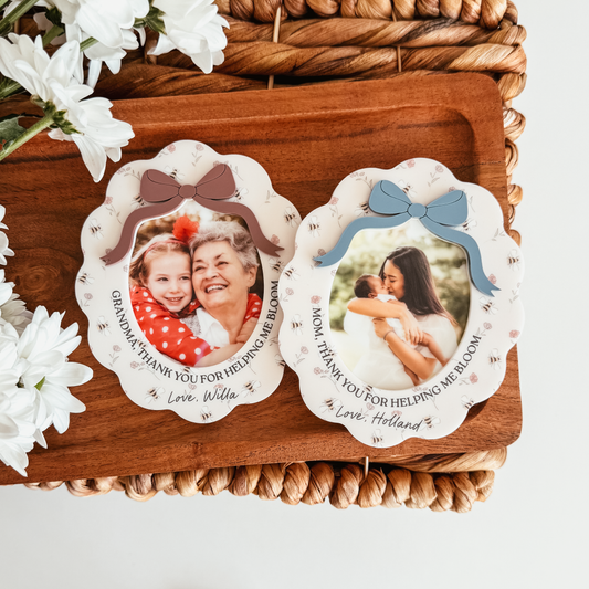 Floral Bee Scallop Photo Magnet