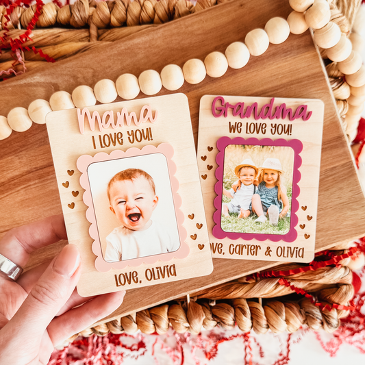 Scallop Frame Photo Magnet