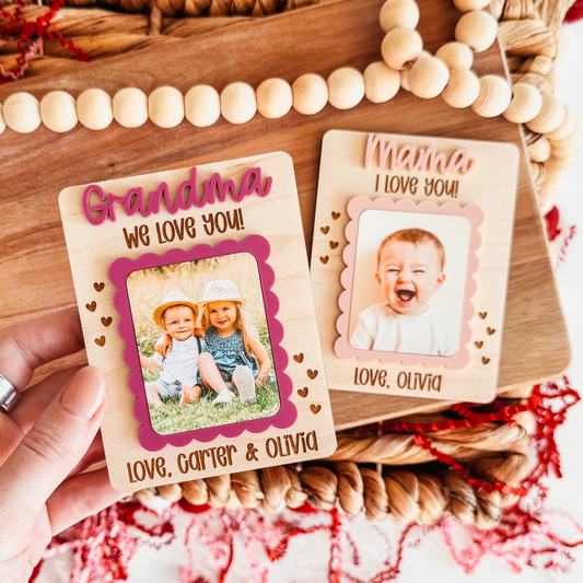 Scallop Frame Photo Magnet